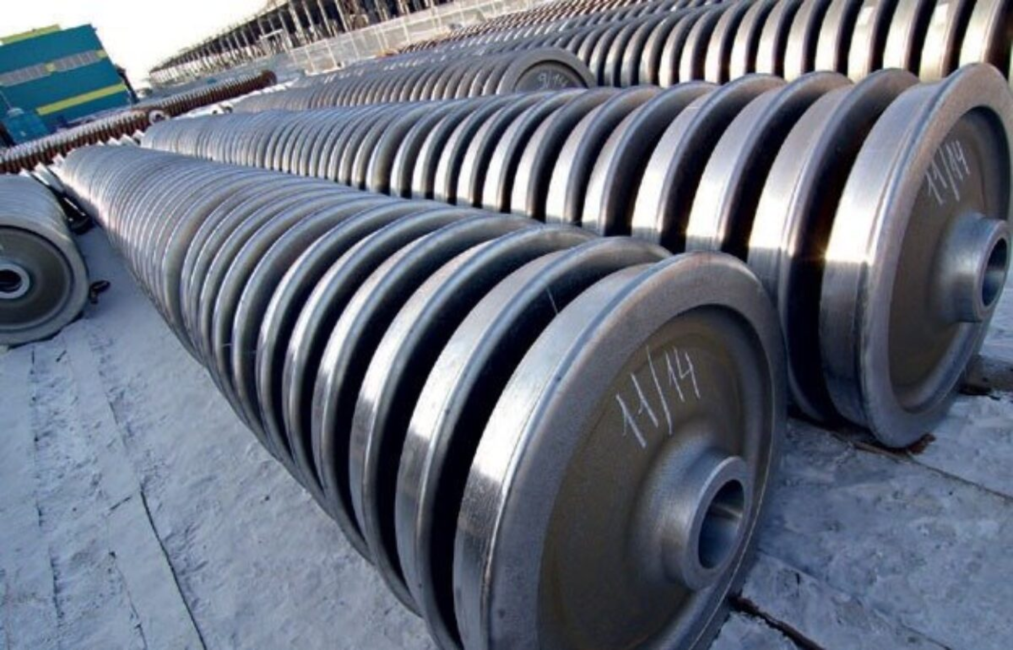 Railway wheels, axles  and wheelsets